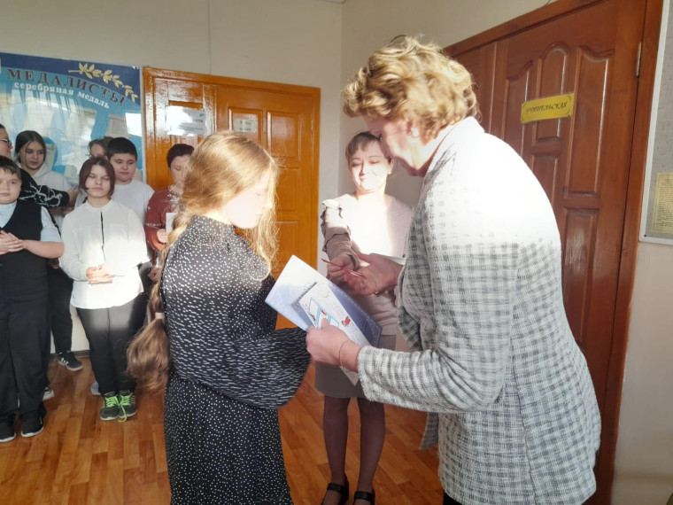 Сегодня в школе прошла линейка.